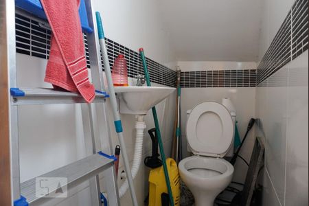 Casa à venda com 170m², 4 quartos e 4 vagas Casa à venda com 170m², 4 quartos e 4 vagasLavabo da Garagem