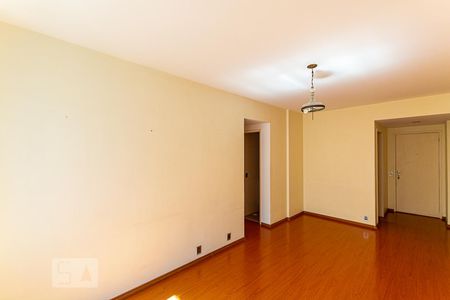 Apartamento à venda com 70m², 2 quartos e 1 vagaSala