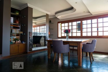 Sala de casa à venda com 4 quartos, 600m² em Nonoai, Porto Alegre