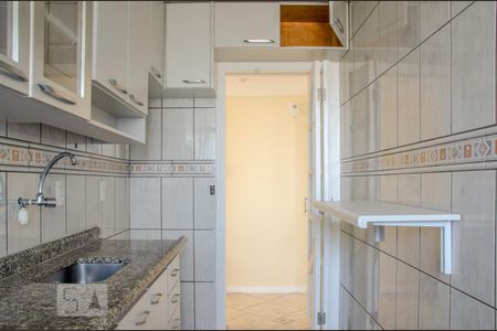Cozinha de apartamento para alugar com 2 quartos, 50m² em Vila Mangalot, São Paulo