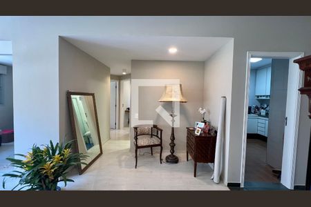 Sala de apartamento à venda com 2 quartos, 66m² em Vila Madalena, São Paulo