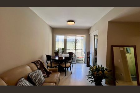 Sala de apartamento à venda com 2 quartos, 66m² em Vila Madalena, São Paulo