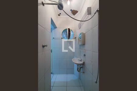 Banheiro de kitnet/studio para alugar com 1 quarto, 18m² em Aclimação, São Paulo
