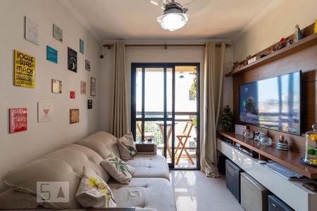 Sala de Estar de apartamento para alugar com 3 quartos, 71m² em Vila Carbone, São Paulo