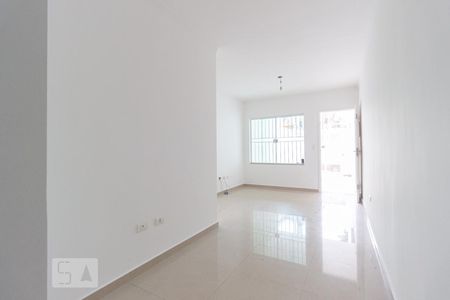 Sala de casa para alugar com 3 quartos, 74m² em Vila Nivi, São Paulo