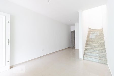 Sala de casa à venda com 3 quartos, 74m² em Vila Nivi, São Paulo
