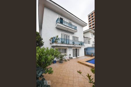 Casa para alugar com 350m², 5 quartos e 5 vagas Casa para alugar com 350m², 5 quartos e 5 vagasFachada posterior