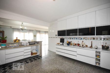 Casa para alugar com 350m², 5 quartos e 5 vagas Casa para alugar com 350m², 5 quartos e 5 vagasCozinha