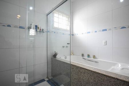 Casa para alugar com 350m², 5 quartos e 5 vagas Casa para alugar com 350m², 5 quartos e 5 vagasBanheiro suíte 3