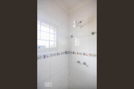 Casa para alugar com 350m², 5 quartos e 5 vagas Casa para alugar com 350m², 5 quartos e 5 vagasChuveiro do banheiro da suíte 2