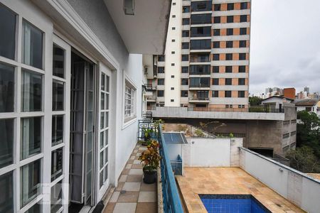 Casa para alugar com 5 quartos, 350m² em Jardim Londrina, São Paulo
