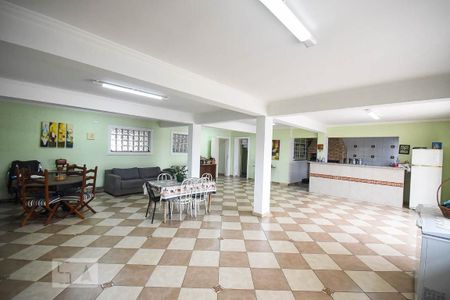 Casa para alugar com 350m², 5 quartos e 5 vagas Casa para alugar com 350m², 5 quartos e 5 vagasSalão 1