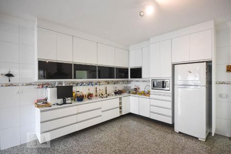Casa para alugar com 350m², 5 quartos e 5 vagas Casa para alugar com 350m², 5 quartos e 5 vagasCozinha