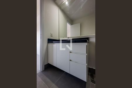 Banheiro de kitnet/studio à venda com 1 quarto, 64m² em Teresópolis, Porto Alegre