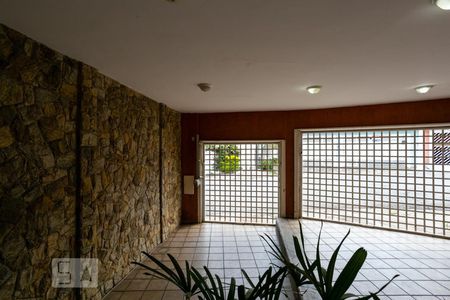 Vista da sala de casa à venda com 3 quartos, 150m² em Vila Romero, São Paulo