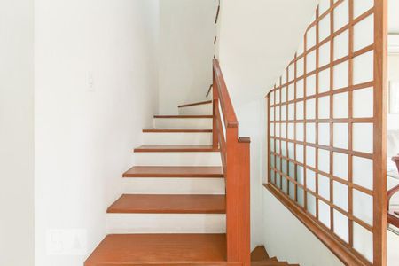 Escada de casa à venda com 3 quartos, 157m² em Chácara das Pedras, Porto Alegre