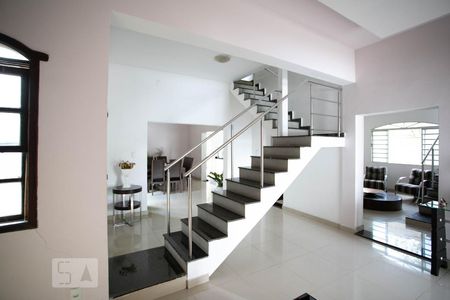 Sala de casa para alugar com 4 quartos, 378m² em Santa Amélia, Belo Horizonte