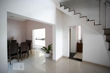 Sala de casa para alugar com 4 quartos, 378m² em Santa Amélia, Belo Horizonte