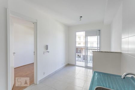 Sala/cozinha de kitnet/studio à venda com 1 quarto, 28m² em Água Branca, São Paulo