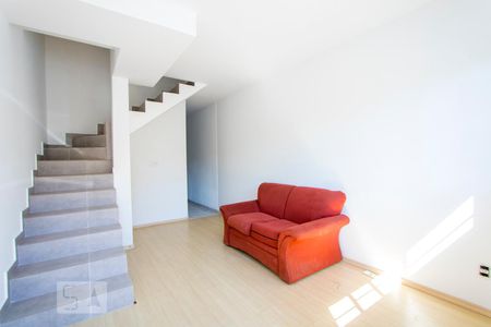 Sala de casa de condomínio para alugar com 2 quartos, 69m² em Jardim Santo André, Santo André