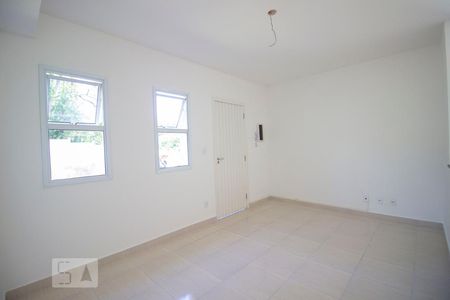 Sala de casa para alugar com 3 quartos, 93m² em Jardim Copacabana, Jundiaí