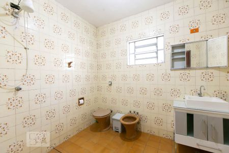 Banheiro  de casa à venda com 3 quartos, 130m² em Vila Jacuí, São Paulo