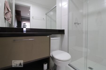 Banheiro e lavabo de apartamento para alugar com 1 quarto, 53m² em Chácara Santo Antônio (zona Sul), São Paulo