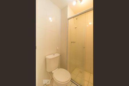 Banheiro de apartamento para alugar com 2 quartos, 50m² em Vila Amália (zona Norte), São Paulo