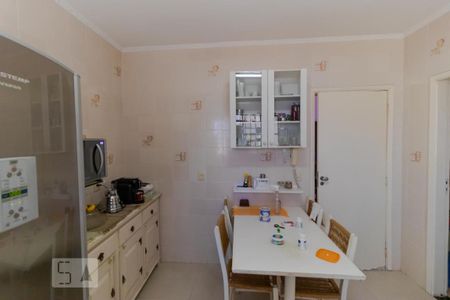 Casa à venda com 170m², 3 quartos e 3 vagas Casa à venda com 170m², 3 quartos e 3 vagasCozinha