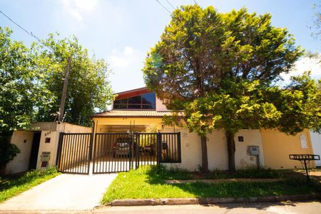 Casa à venda com 170m², 3 quartos e 3 vagas Casa à venda com 170m², 3 quartos e 3 vagasFachada