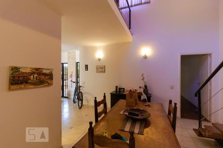 Casa à venda com 170m², 3 quartos e 3 vagas Casa à venda com 170m², 3 quartos e 3 vagasSalas