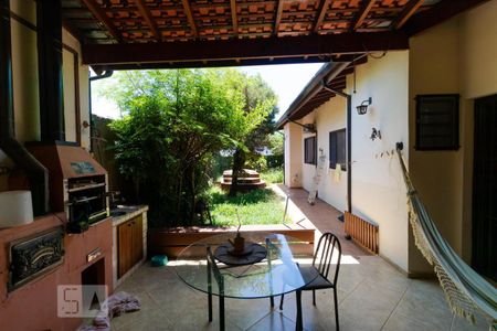 Casa à venda com 170m², 3 quartos e 3 vagas Casa à venda com 170m², 3 quartos e 3 vagasÁrea Gourmet