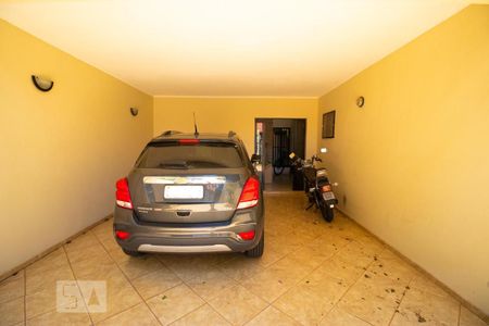 Casa à venda com 170m², 3 quartos e 3 vagas Casa à venda com 170m², 3 quartos e 3 vagasGaragem