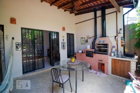 Casa à venda com 170m², 3 quartos e 3 vagas Casa à venda com 170m², 3 quartos e 3 vagasÁrea Gourmet