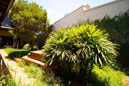 Casa à venda com 170m², 3 quartos e 3 vagas Casa à venda com 170m², 3 quartos e 3 vagasQuintal