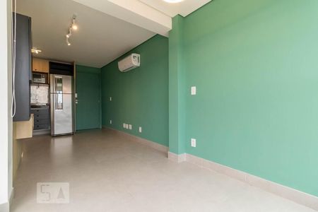 Varanda e sala de kitnet/studio para alugar com 1 quarto, 30m² em Pinheiros, São Paulo