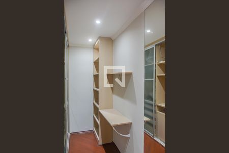 Closet da suíte de apartamento para alugar com 2 quartos, 76m² em Rudge Ramos, São Bernardo do Campo