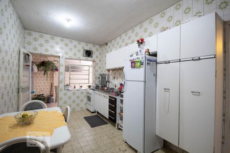 Casa à venda com 378m², 4 quartos e 2 vagas Casa à venda com 378m², 4 quartos e 2 vagasCozinha