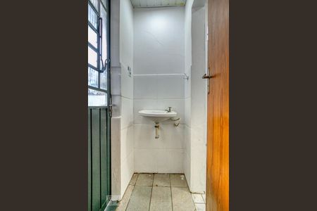 Banheiro de casa de condomínio para alugar com 1 quarto, 35m² em Santa Cândida, Curitiba