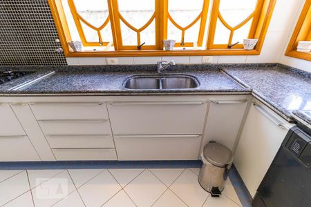 Casa para alugar com 700m², 5 quartos e 8 vagas Casa para alugar com 700m², 5 quartos e 8 vagasCozinha