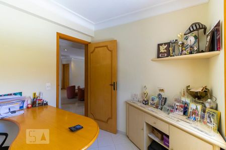 Casa para alugar com 700m², 5 quartos e 8 vagas Casa para alugar com 700m², 5 quartos e 8 vagasEscritório