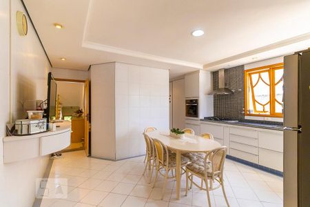 Casa para alugar com 700m², 5 quartos e 8 vagas Casa para alugar com 700m², 5 quartos e 8 vagasCozinha