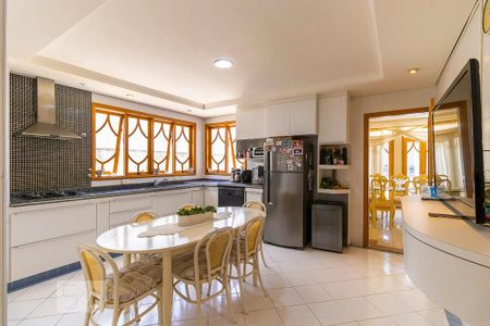 Casa para alugar com 700m², 5 quartos e 8 vagas Casa para alugar com 700m², 5 quartos e 8 vagasCozinha