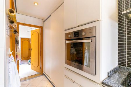 Casa para alugar com 700m², 5 quartos e 8 vagas Casa para alugar com 700m², 5 quartos e 8 vagasCozinha - Armários