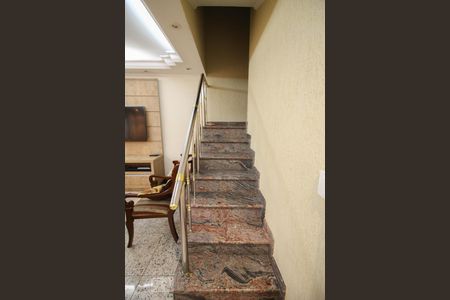 escada acesso dormitorios de casa à venda com 3 quartos, 253m² em Freguesia do Ó, São Paulo