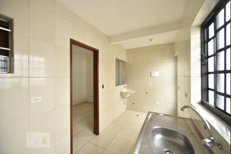 Cozinha e área de serviço de kitnet/studio para alugar com 1 quarto, 28m² em Brás, São Paulo