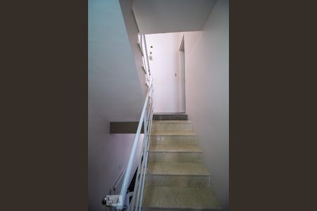 Escada de casa de condomínio à venda com 3 quartos, 178m² em Sítio da Figueira, São Paulo