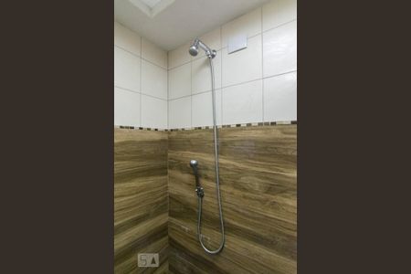 Apartamento à venda com 140m², 4 quartos e 2 vagas Apartamento à venda com 140m², 4 quartos e 2 vagasDucha