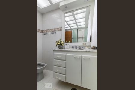 Apartamento à venda com 140m², 4 quartos e 2 vagas Apartamento à venda com 140m², 4 quartos e 2 vagasBanheiro