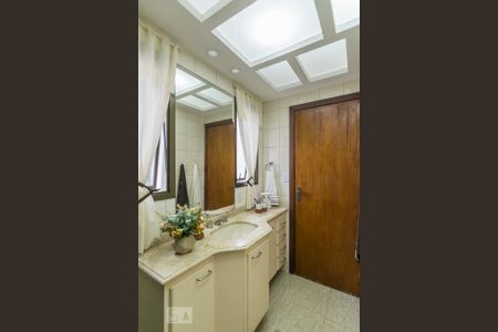 Apartamento à venda com 140m², 4 quartos e 2 vagas Apartamento à venda com 140m², 4 quartos e 2 vagasBanheiro da Suíte